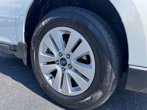 Used 2017 Subaru Outback 2.5i Premium AWD/4WD image 9