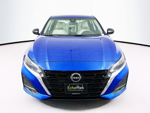 Used 2025 Nissan Altima 2.5 SV image 2