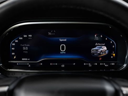 Used 2024 Chevrolet Suburban Premier image 15