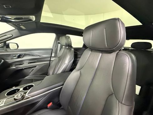 Used 2024 Cadillac Lyriq Luxury AWD/4WD image 6