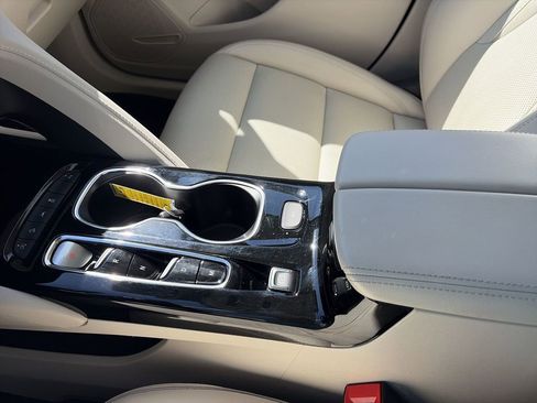 Used 2023 Buick Envision Essence AWD/4WD image 20