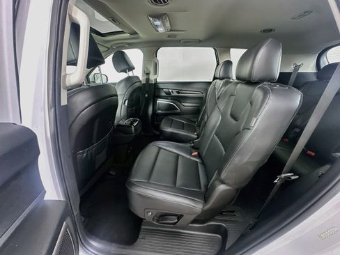 Used 2025 Kia Telluride S FWD image 29