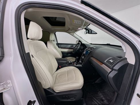Used 2019 Ford Explorer Platinum image 30