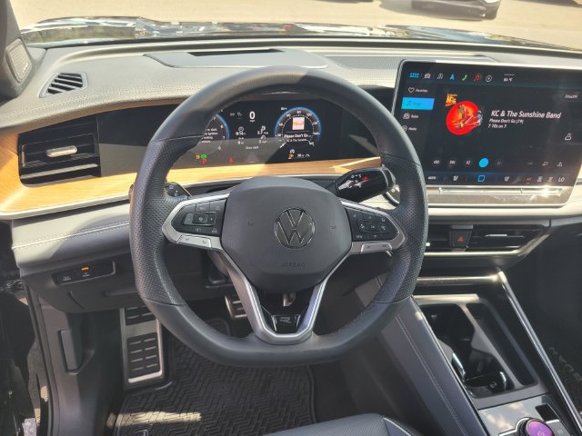 Used 2025 Volkswagen Tiguan SEL R-Line AWD/4WD image 29