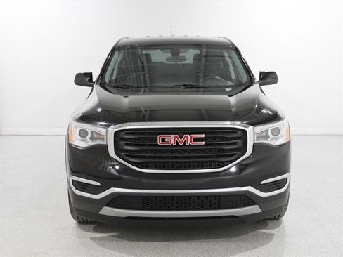 Used 2017 GMC Acadia SLE image 2