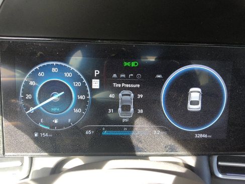 Used 2024 Hyundai Elantra SEL FWD image 23