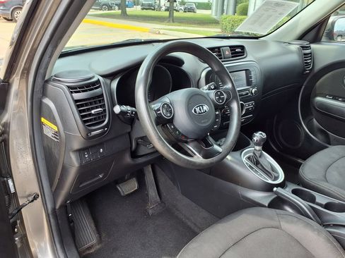 Used 2017 Kia Soul + FWD image 23