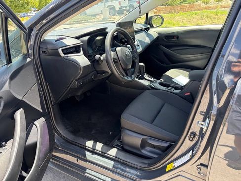Used 2025 Toyota Corolla LE FWD image 9