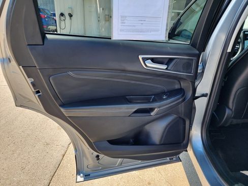 Used 2024 Ford Edge Titanium image 12