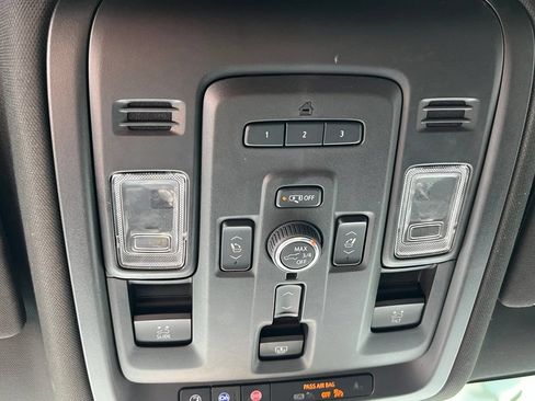 Used 2022 GMC Yukon Denali AWD/4WD image 31
