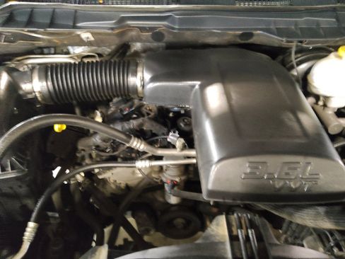 Used 2019 RAM 1500 Express RWD image 30