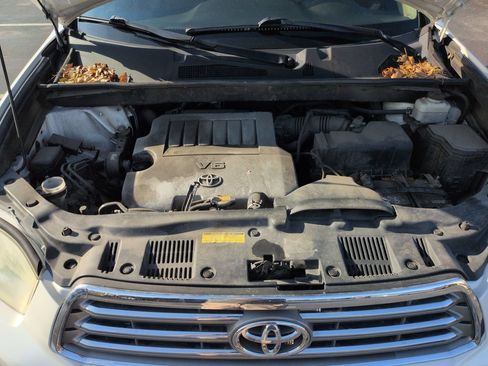 Used 2010 Toyota Highlander Limited AWD/4WD image 23