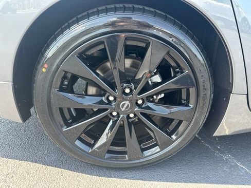 Used 2023 Nissan Maxima SR w/ Sport Mat Group FWD image 41