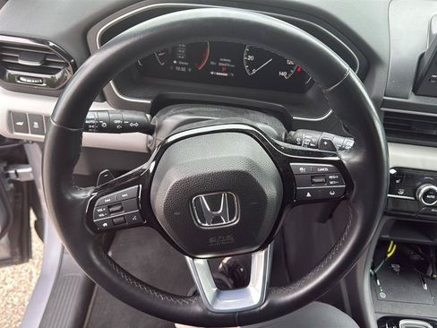 Used 2025 Honda Pilot EX-L image 6