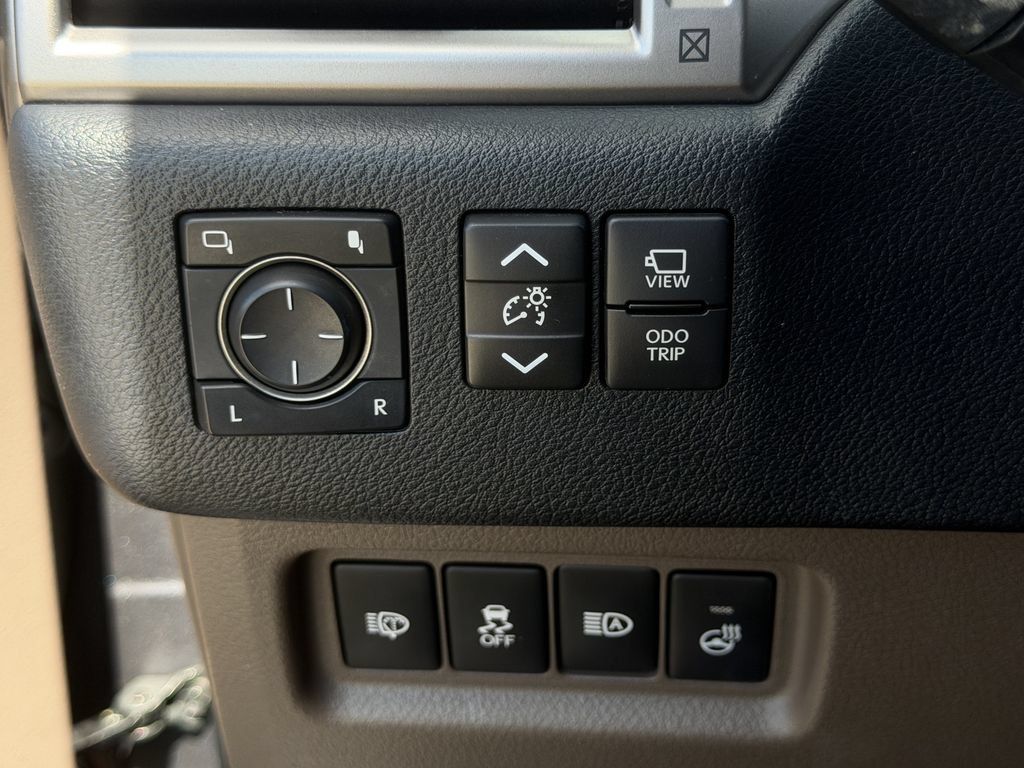 Used 2023 Lexus GX 460 Luxury w/ Accessory Package AWD/4WD image 21