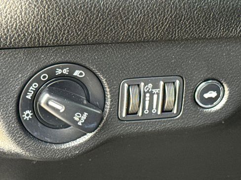 Used 2022 Dodge Challenger R/T RWD image 20