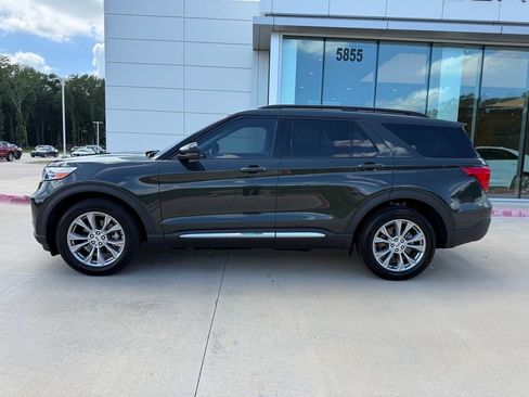 Used 2024 Ford Explorer XLT w/ Equipment Group 202A AWD/4WD image 2