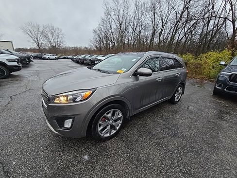 Used 2018 Kia Sorento SX image 2