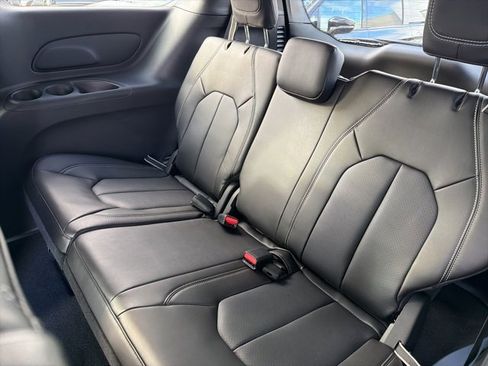 New 2026 Chrysler Pacifica Select image 10