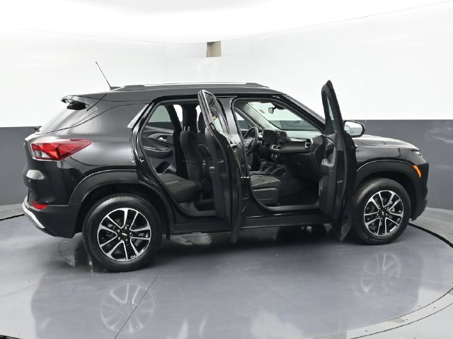 Used 2025 Chevrolet TrailBlazer LT AWD/4WD image 47