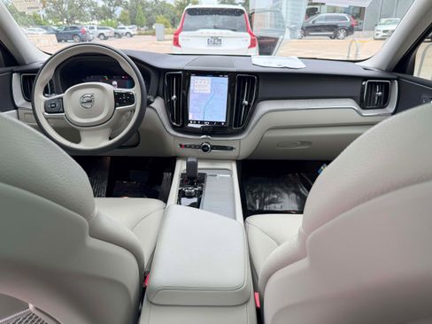Certified 2023 Volvo XC60 B5 Plus w/ Climate Package image 18