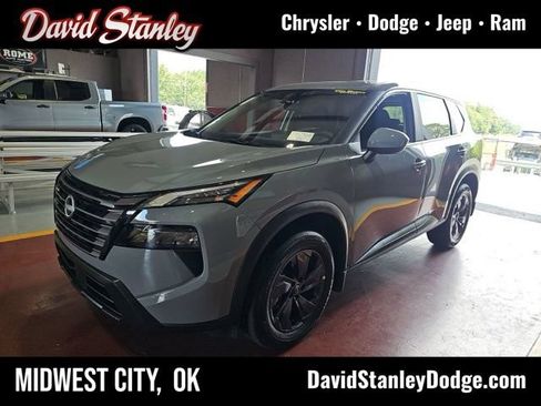 Used 2026 Nissan Rogue SV FWD image 1