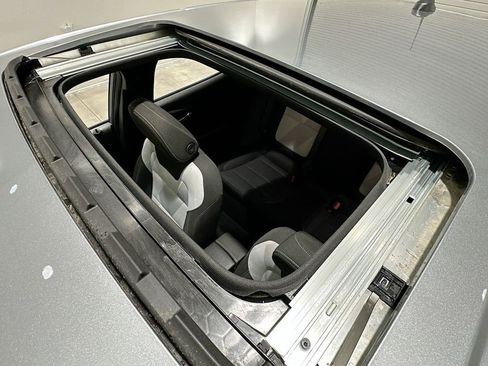 Certified 2026 Chevrolet Trax RS w/ Sunroof Package image 24