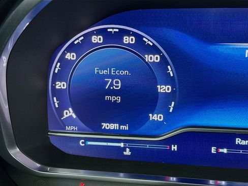 Used 2023 Chevrolet Suburban Premier image 8