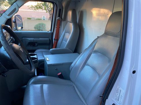 Used 2016 Ford E-350 and Econoline 350 Super Duty image 37