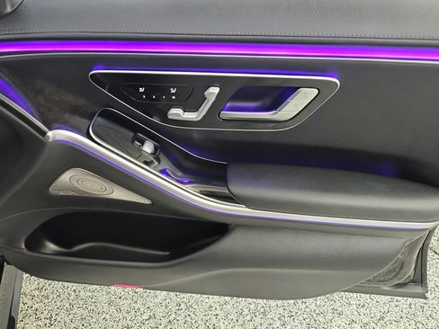 Used 2022 Mercedes-Benz S 500 4MATIC w/ AMG Line Package image 34