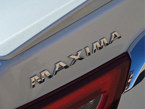 Used 2016 Nissan Maxima Platinum w/ Interior Lighting Package image 11