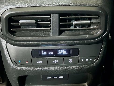 Used 2025 Honda Pilot Touring image 25