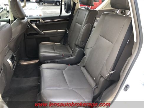 Used 2017 Lexus GX 460 Luxury w/ Preferred Accessory Package AWD/4WD image 19