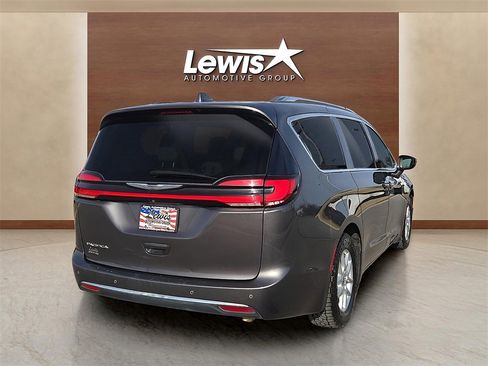 Used 2021 Chrysler Pacifica Touring-L image 4