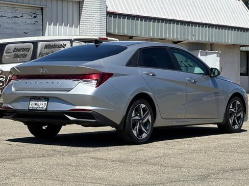 Used 2023 Hyundai Elantra SEL w/ Convenience Package FWD image 4