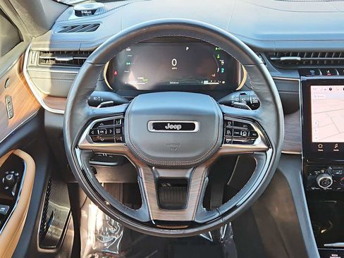 Used 2022 Jeep Grand Cherokee Summit w/ Luxury Tech Group V image 24