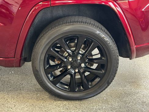 Used 2020 Jeep Grand Cherokee Altitude AWD/4WD image 27