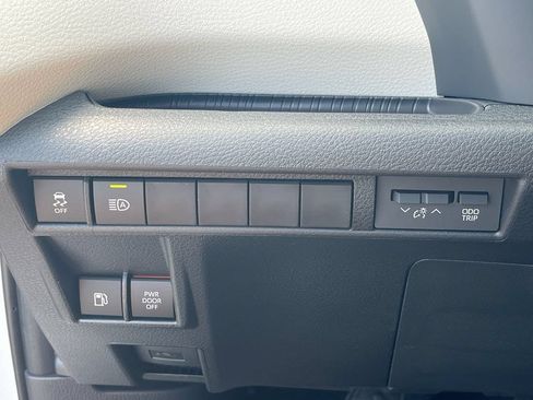 Used 2026 Toyota Sienna Limited FWD image 22