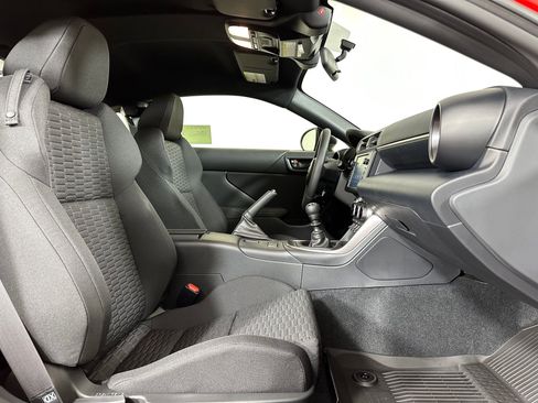 New 2025 Toyota GR86 Base image 28