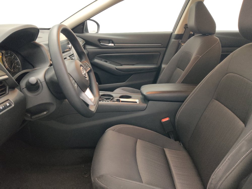 Used 2025 Nissan Altima 2.5 SV FWD image 17