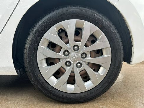 Used 2017 Hyundai Elantra GT FWD image 27