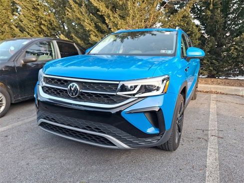 Used 2022 Volkswagen Taos SEL w/ Panoramic Sunroof Package image 3