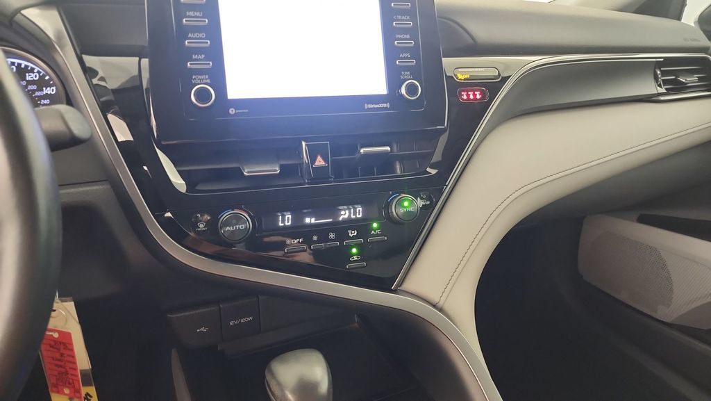 Used 2024 Toyota Camry SE FWD image 15