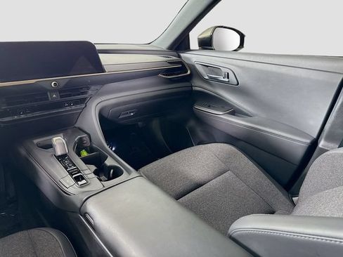Used 2023 Toyota Crown w/ Carpet Mat Package (TMS) AWD/4WD image 27