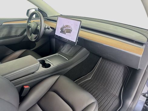 Used 2023 Tesla Model Y Long Range image 23