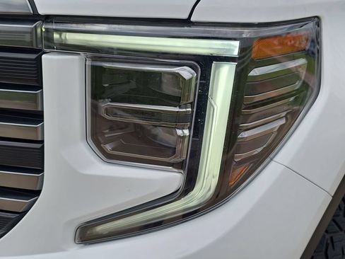 Used 2024 GMC Sierra 1500 AT4 w/ AT4 Premium Package AWD/4WD image 32