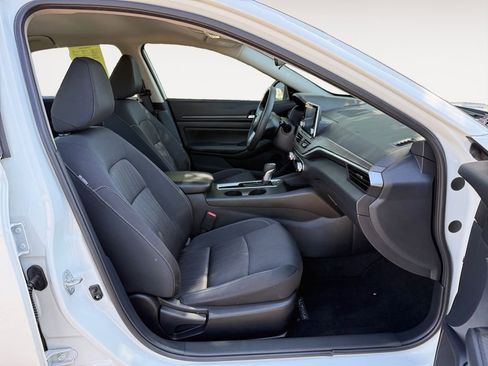 Used 2025 Nissan Altima 2.5 SV FWD image 15