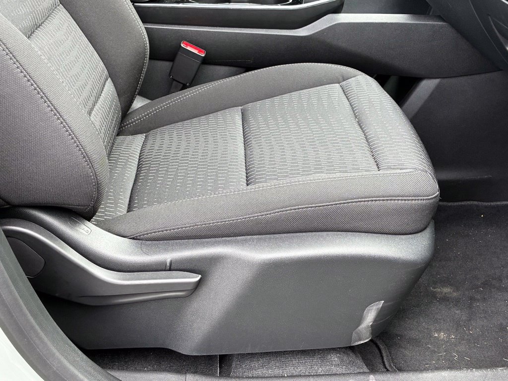 Used 2026 Chevrolet Equinox LT AWD/4WD image 24