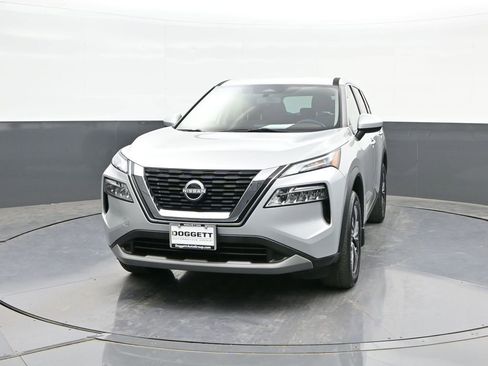 Used 2023 Nissan Rogue SV image 25