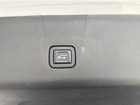 Used 2023 Chevrolet Traverse LT AWD/4WD image 12